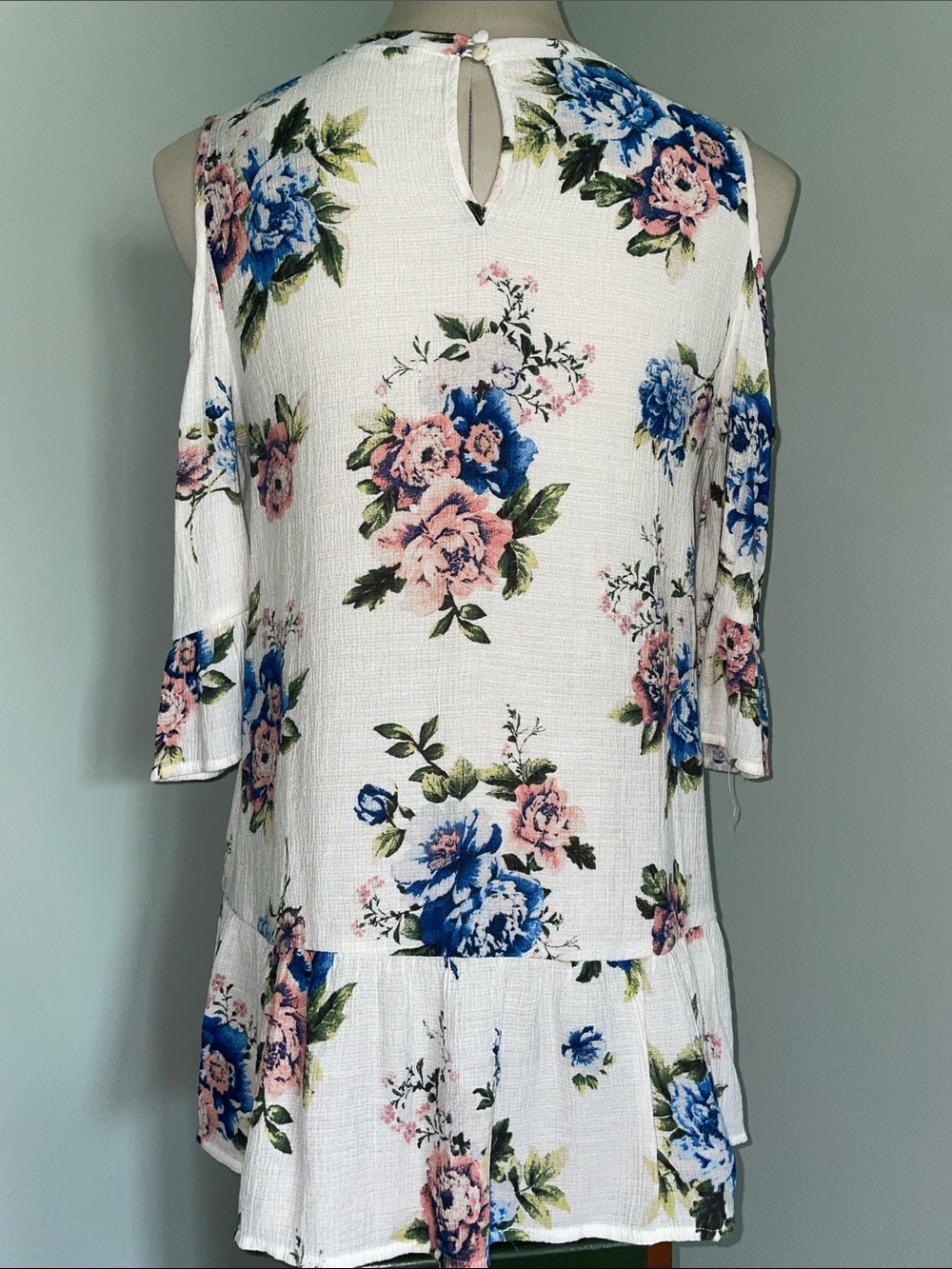 Blu Pepper Women’s Medium Floral Cold Shoulder Tunic Blouse White Blue Pink - Picture 4 of 12